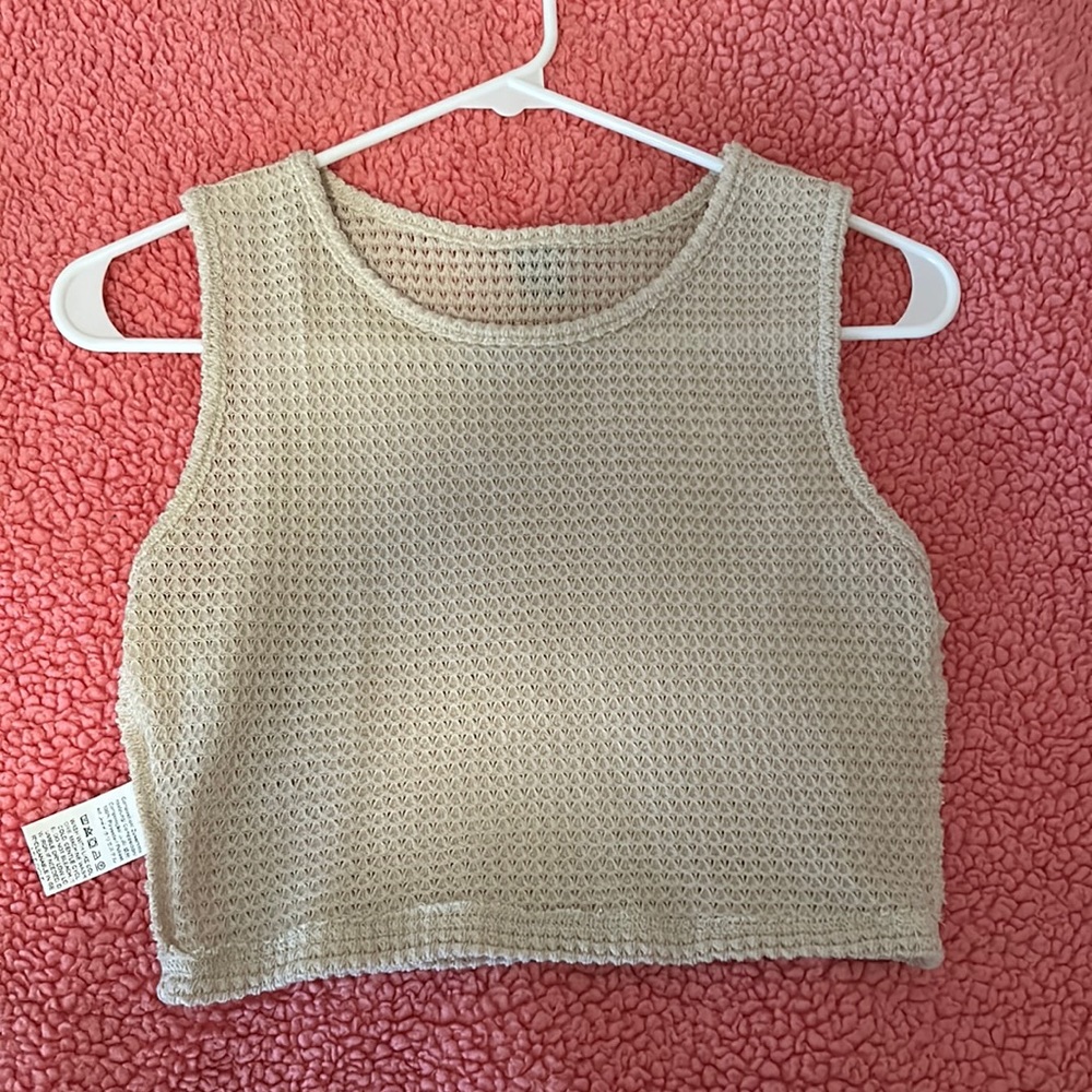 Woman’s cream tank top